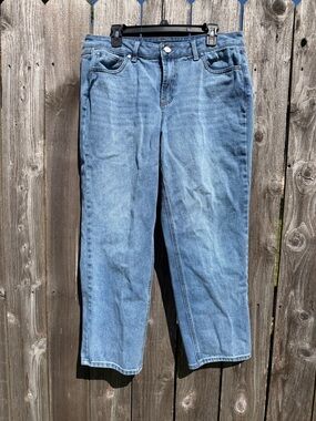 1822 Denim Straight Leg Jeans in Light Blue Wash